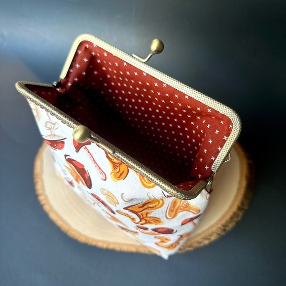 Mushroom Print Clutch Purse, Quirky Shroom Evening Bag, Mini Purse, Gift for Her - Picture 4 of 9